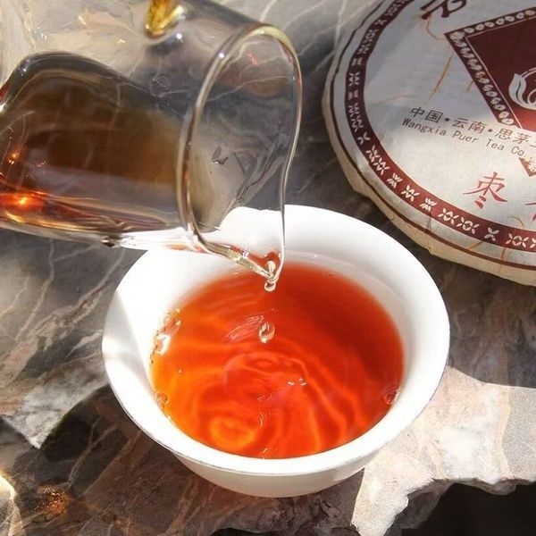 Коллекционный Шу Пуэр W&aacute;ng Xi&aacute; zǎo xiāng sh&uacute; ch&aacute; qi&aacute;om&ugrave; 2008 год &ndash; Аромат Зизифусу от известной мастерицы Ван Ся 357г, Китай id_12624 фото
