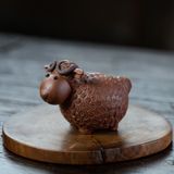 Чайная фигурка ручной работы из исинской глины: Коричневый Баранчик - дарит удачу, благополучие и доброту, Китай id_11465 фото