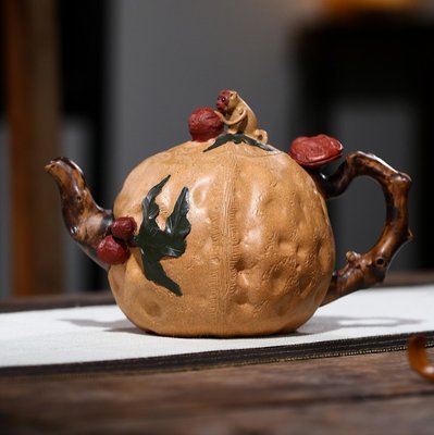 Колекційний чайник ручної роботи з ісинької глини Чарівний Горіх Достатку, Zisha Art Collection 550мл. Китай id_9746 фото