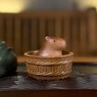 Фигурка Чайного Воспитанника исинская глина ручной работы: Капибара и Офуро, Китай
