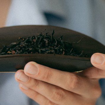 Дикий Красный Чай из Старых Деревьев Э Шен Гу Шу Хун Ча - активизирует умственную деятельность, дарит чувство уюта и покоя 50г, Китай id_10696 фото
