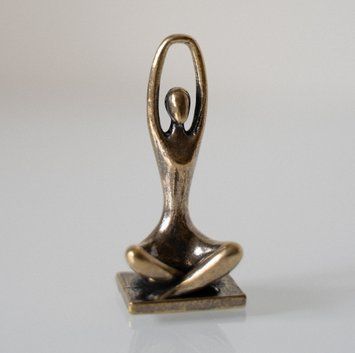Чайная фигурка Йога - Tadasana Urdhva Baddha Hastasana латунь художественное литье id_12174 фото