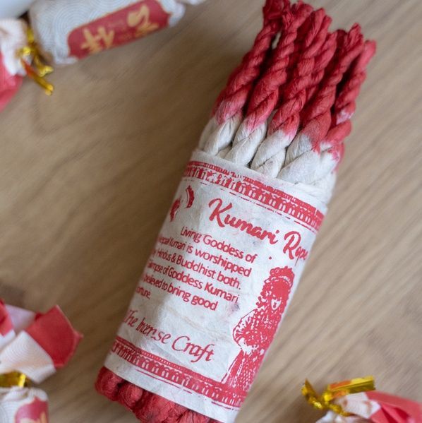 Натуральні тибетські мотузкові пахощі ручної роботи: Kumari Rope - підношеннят Богині Кмарі, що приносить Удачу 25шт, Непал id_12352 фото